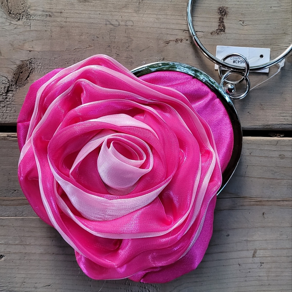 NWT 👛 Barbie Pink Rose Ring Clutch